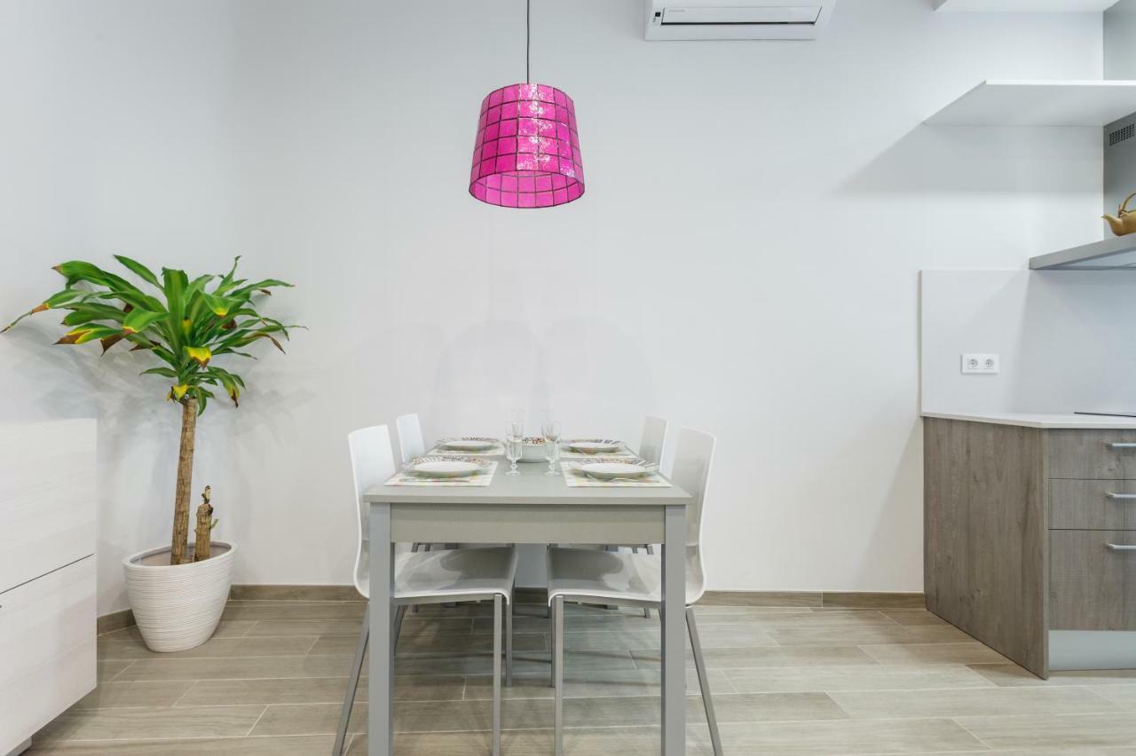 Beautiful Apartment 20 Minutes From City Center โอสปิตาเล็ต เดอ โยเบรกัต ภายนอก รูปภาพ