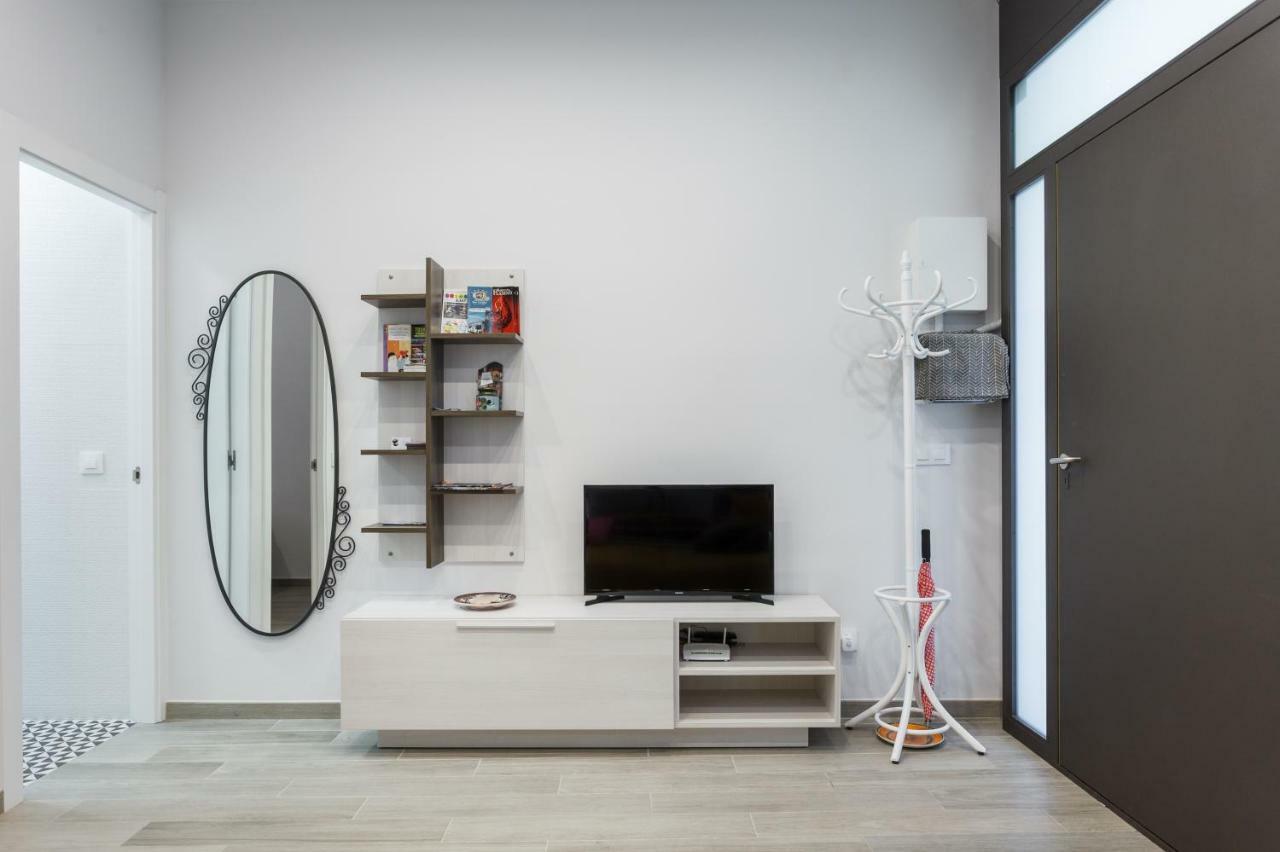 Beautiful Apartment 20 Minutes From City Center โอสปิตาเล็ต เดอ โยเบรกัต ภายนอก รูปภาพ