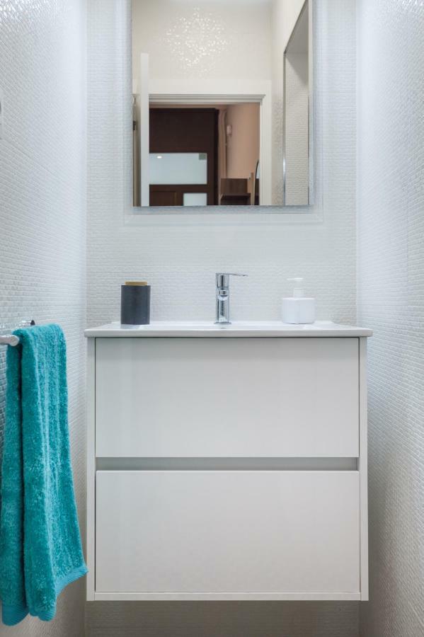 Beautiful Apartment 20 Minutes From City Center โอสปิตาเล็ต เดอ โยเบรกัต ภายนอก รูปภาพ